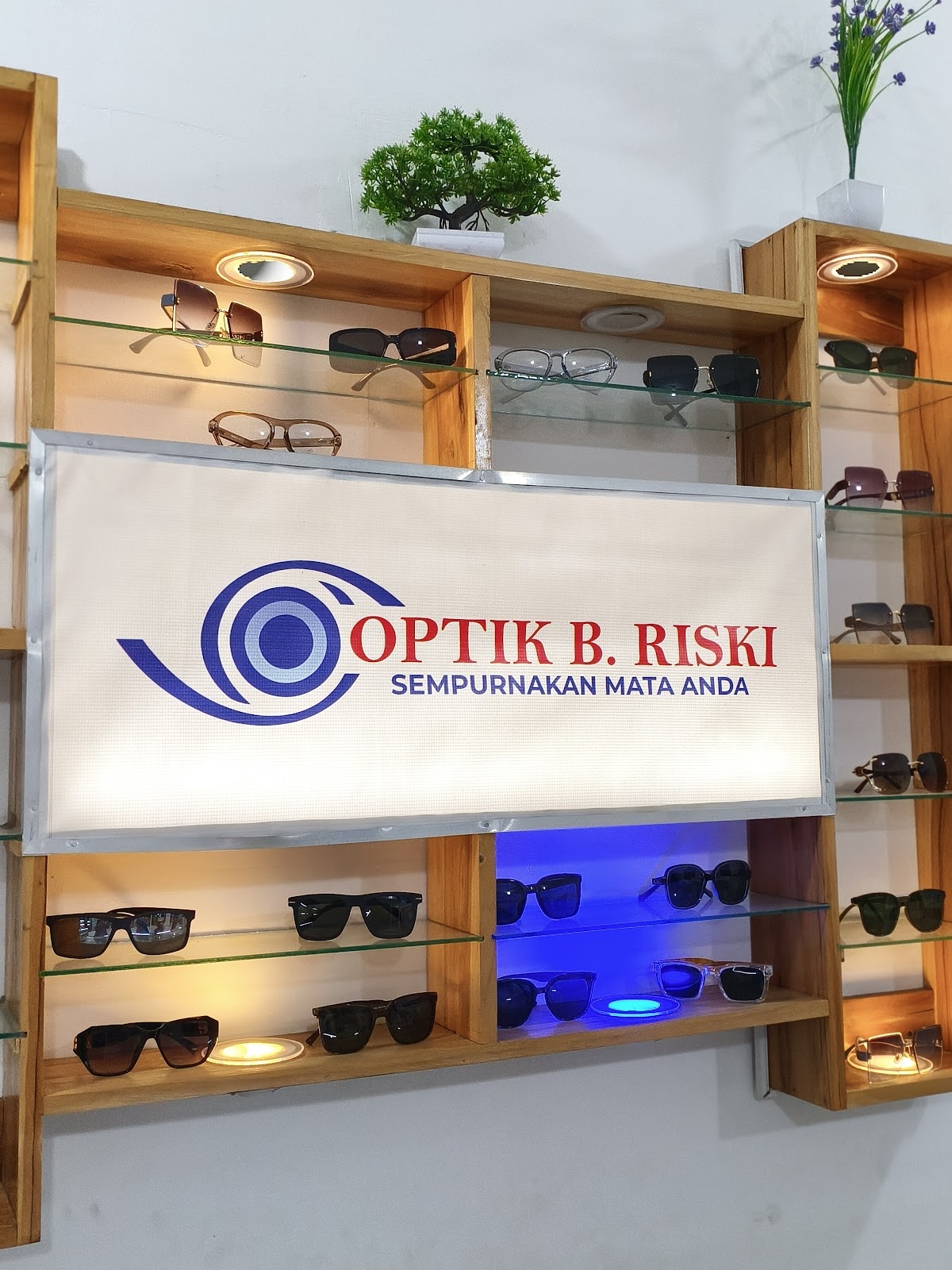 Optik B. Riski Ciwidey
